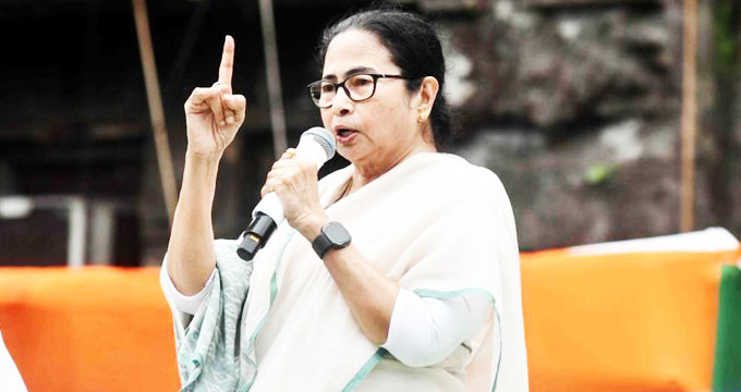 Mamata Banerjee: 'বৈধ ভোটারকে অবৈধ ভোটার বলা হয়ছে'- দিল্লি থেকে কলকাতায় ফিরেই বিস্ফোরক মমতা!  